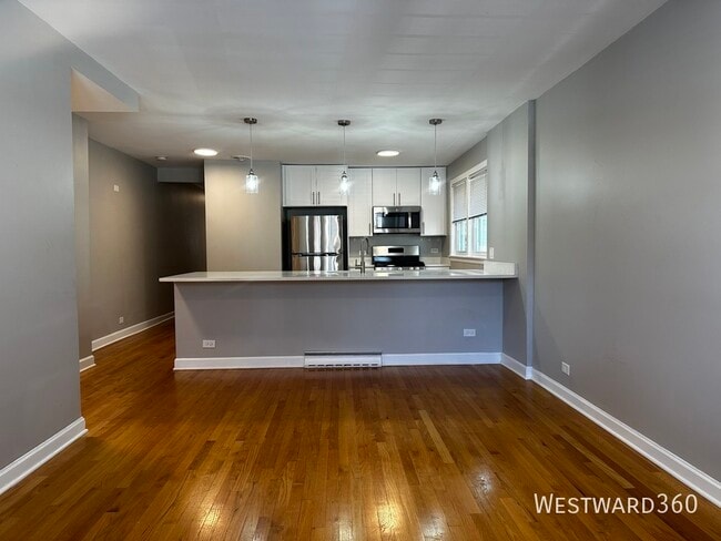 Building Photo - 2821 W Summerdale Ave