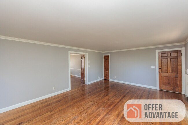 Foto del edificio - 3449 Glencairn Rd