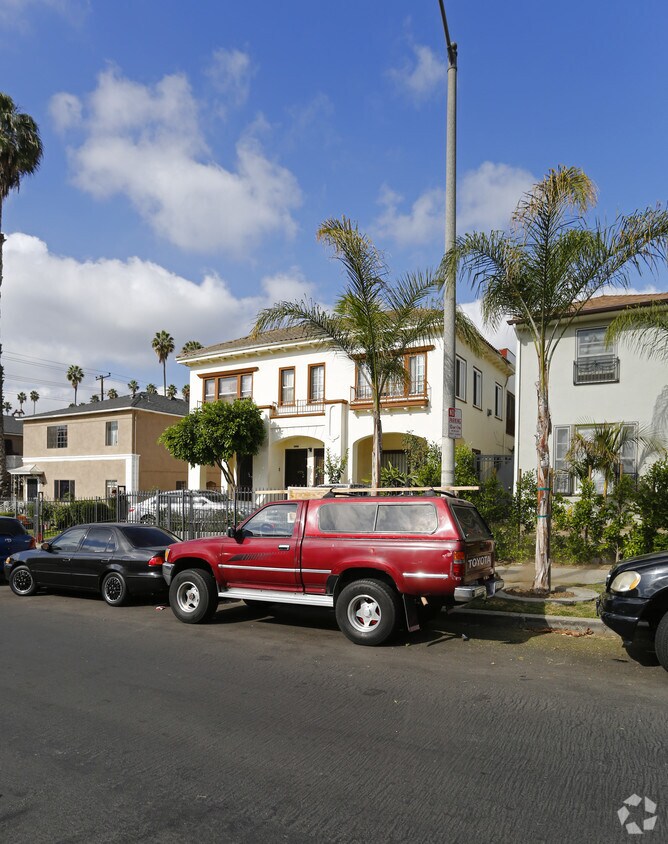 Building Photo - 847 S Mariposa Ave