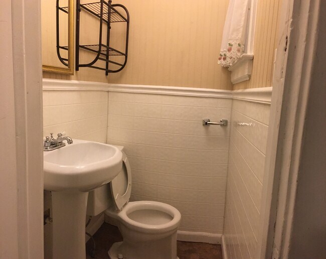 Foto del edificio - 62 Lathrop Ave