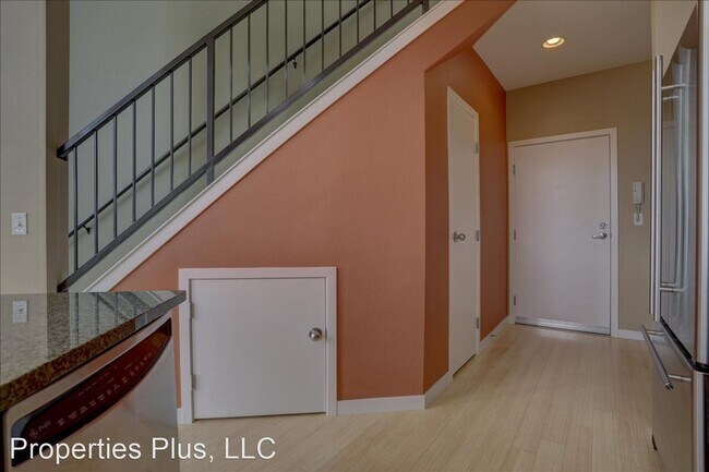 Building Photo - 2 br, 2 bath House - 4520 Broadway #206