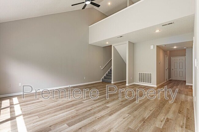 Foto del edificio - 7957 Parallel Pkwy