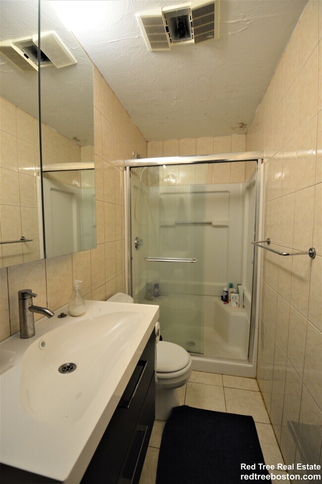 Foto del edificio - 73 Thatcher St