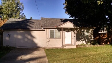 Building Photo - 9257 N Maple St