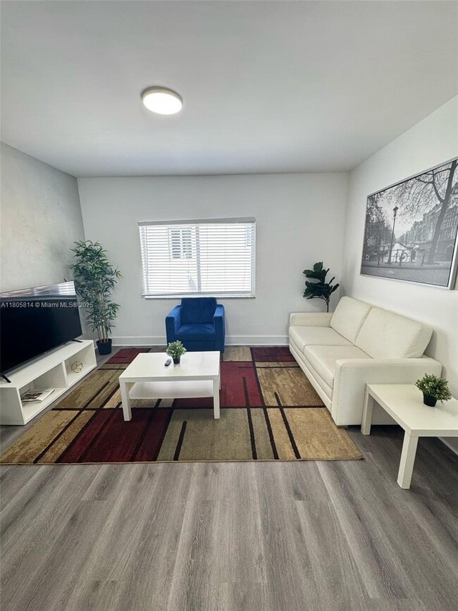 Foto del edificio - 1684 SW 10th St