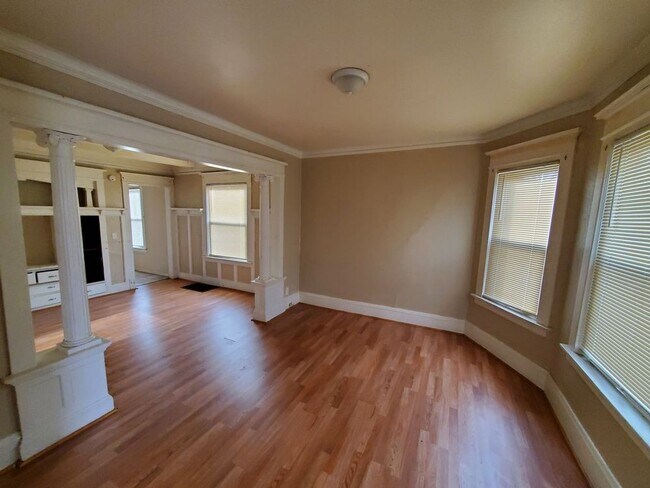 Building Photo - 2424n34K