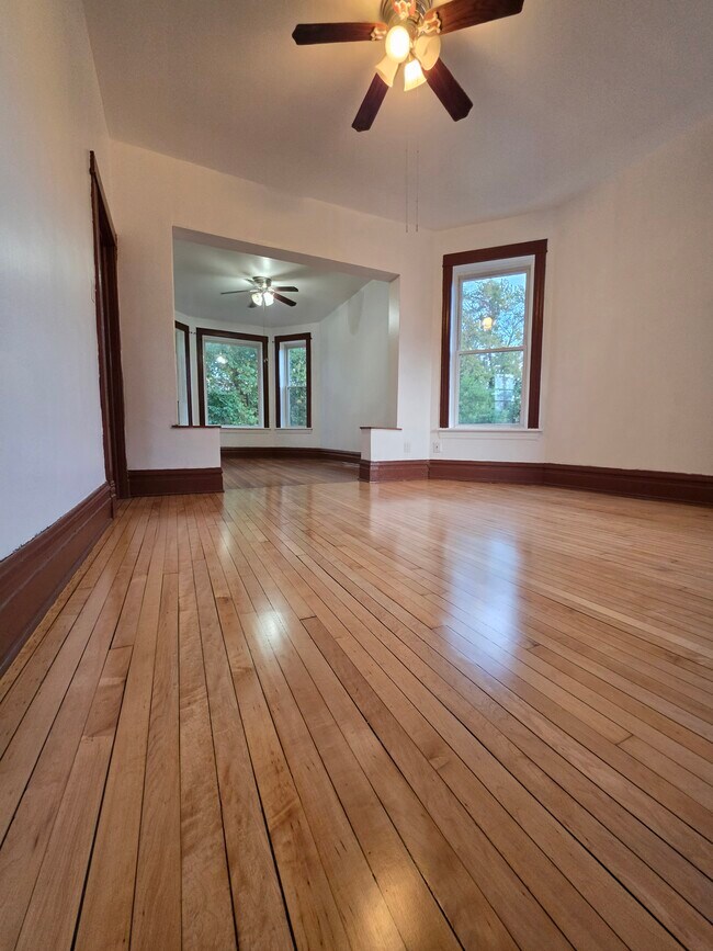 Foto del edificio - 1138 N Hamlin Ave