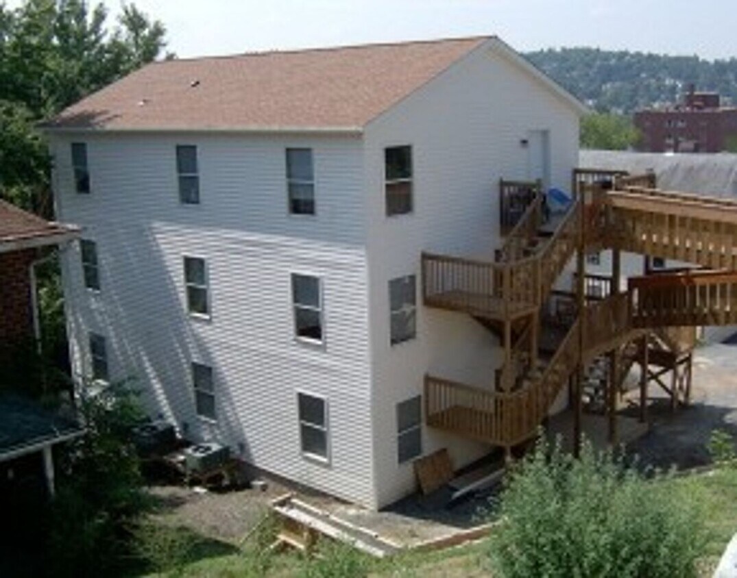 717 Naomi St Unit 717 A, WV 26505 Room for Rent in