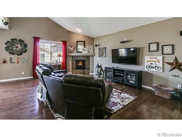 Foto del edificio - 15437 Coopers Hawk Ct