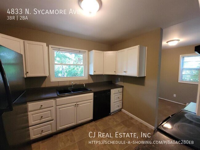 Foto del edificio - 4833 N Sycamore Dr