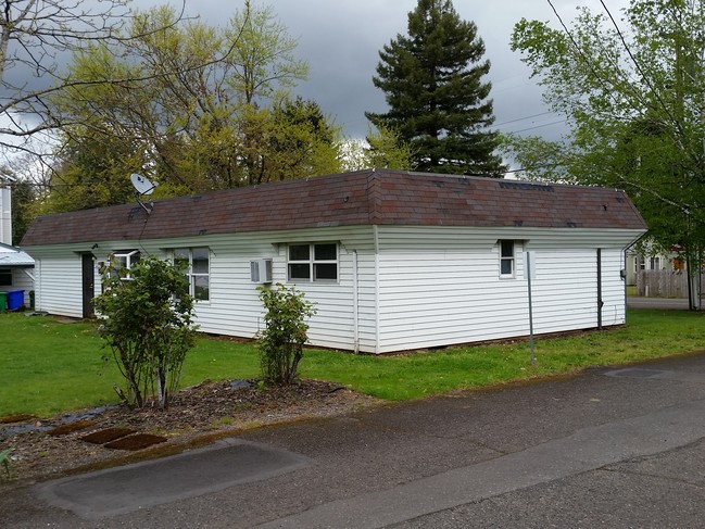 Building Photo - 213 SE 192nd Ave