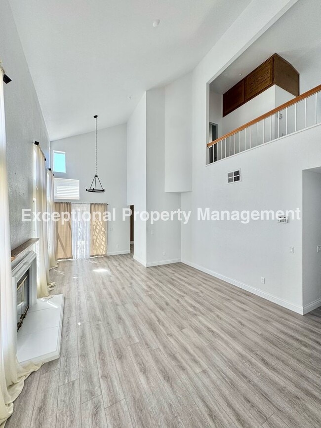 Foto del edificio - Great 5 bed 3 bath home