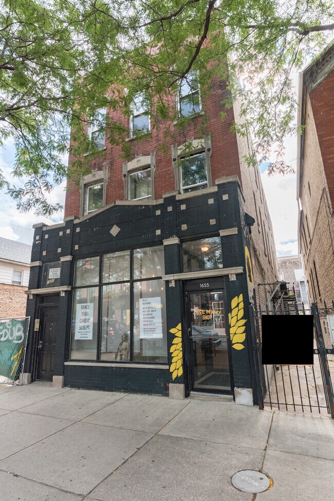 Building Photo - 1655 W Division St