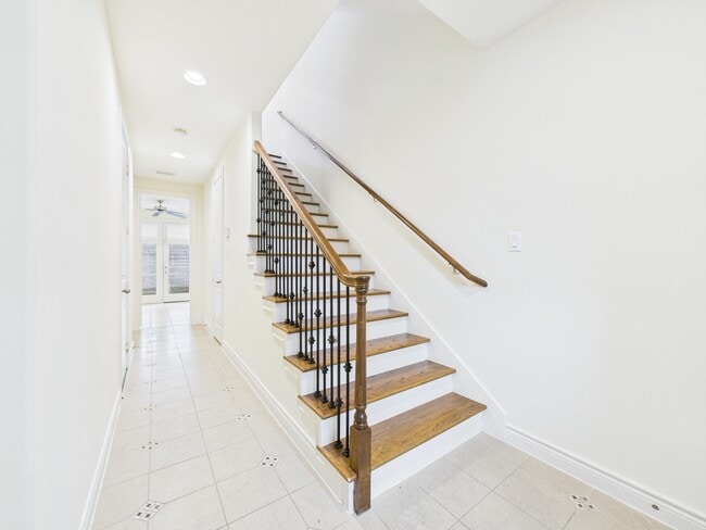 Building Photo - 11025 Sherwood Grv
