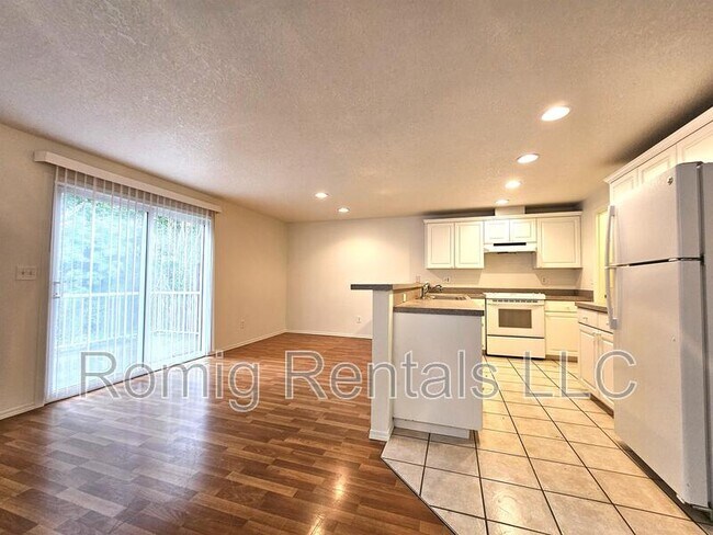 Building Photo - 9703 NE Tenny Creek Dr