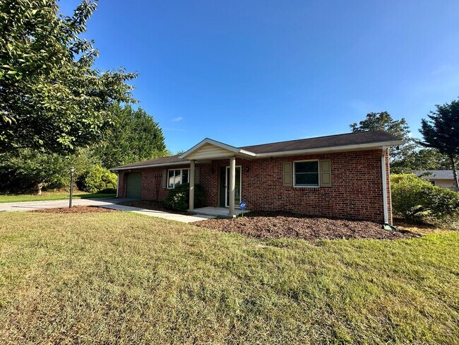 Foto del edificio - 2 Bedroom, 1 Bath Ranch Home