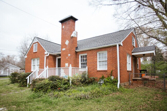 Building Photo - 396 Sunset Dr
