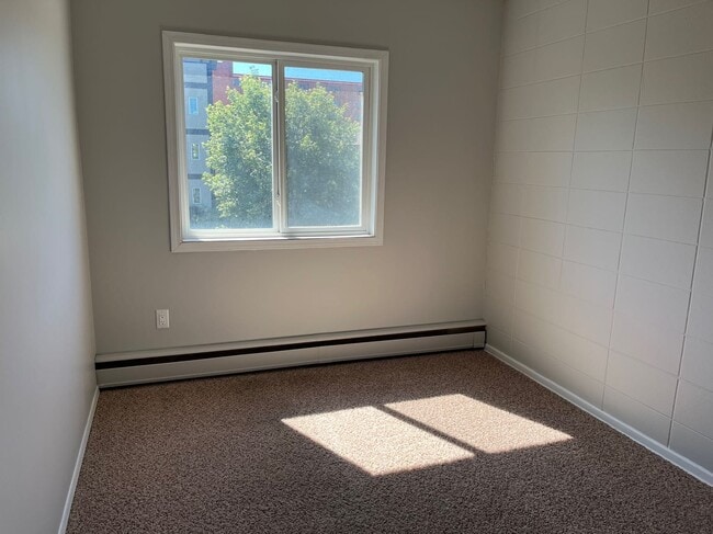 Building Photo - 1 Bed 1 Bath Unit in Red Deer, AB