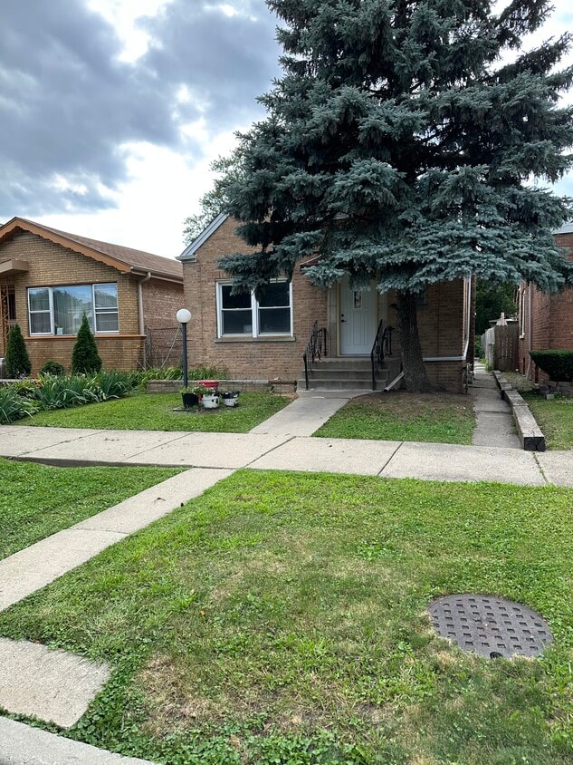 Primary Photo - 9816 S Forest Ave