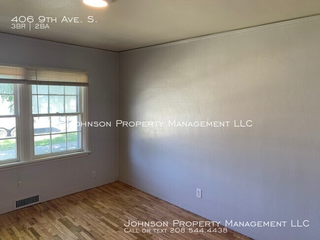 Building Photo - 406 9th Ave S