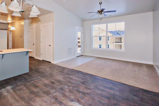 Building Photo - 74 Silver Springs Drive