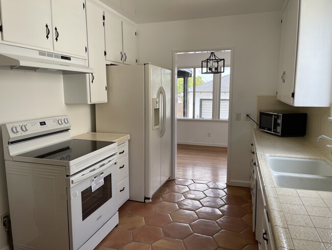 Foto del edificio - 2207 Jolley Dr