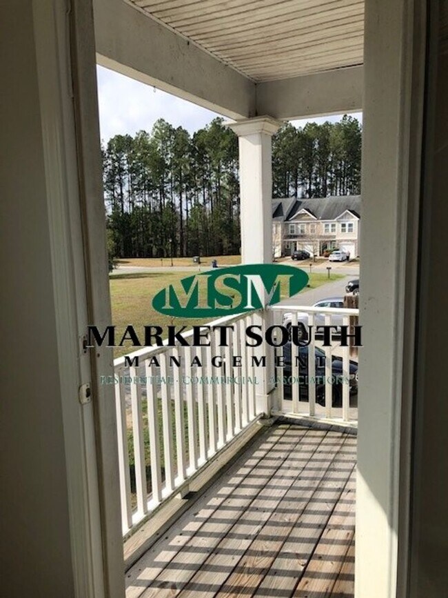 Building Photo - UPDATED RICE HOPE TOWNHOME