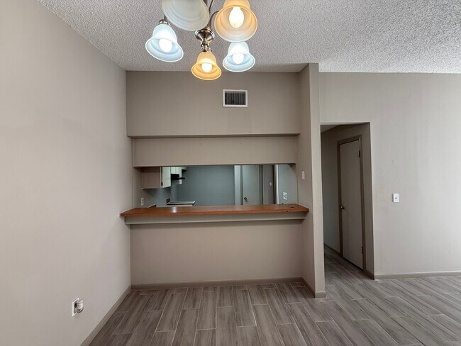 Foto del edificio - 1958 Crystal Grove Dr