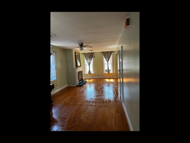 Building Photo - 407 Summer St