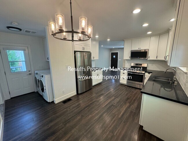 Foto del edificio - Coming Soon! 3 Bed 2 Bath Cottage Penryn