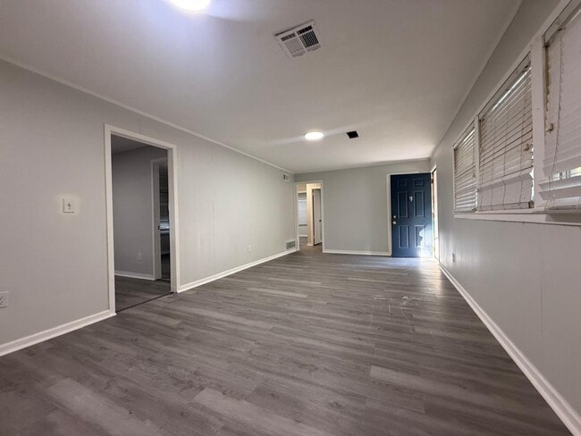 Foto del edificio - 3415 Willow Ln Dr