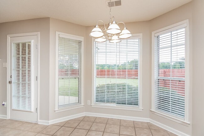 Building Photo - 1118 Greenwich Dr