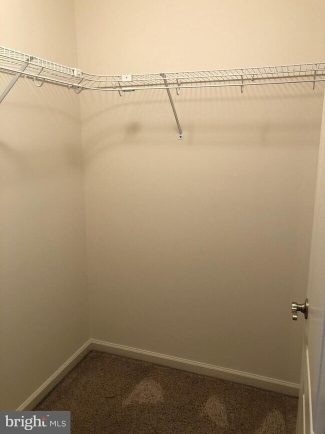 Building Photo - 101 Meadowcreek Dr S