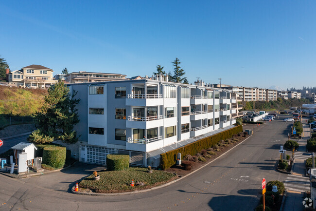 Building Photo - Cliff House Condo Project