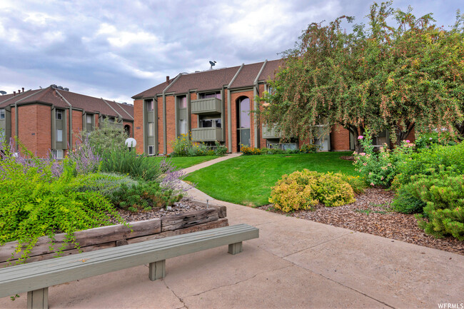 Building Photo - 1170 S Foothill Dr