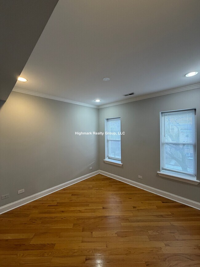 Foto del edificio - 6935 N Oakley Ave