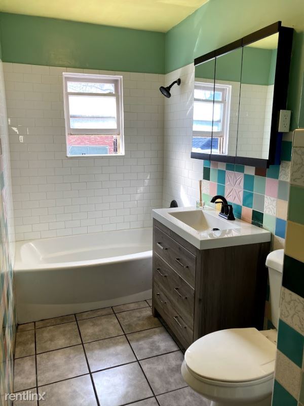 Building Photo - 3 br, 1 bath House - 337 N 700 E