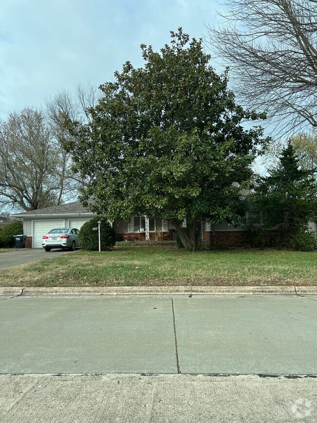 Building Photo - 1853 E Gretna St
