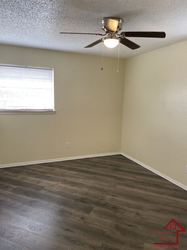 Foto del edificio - 2110 NW Lindy Ave