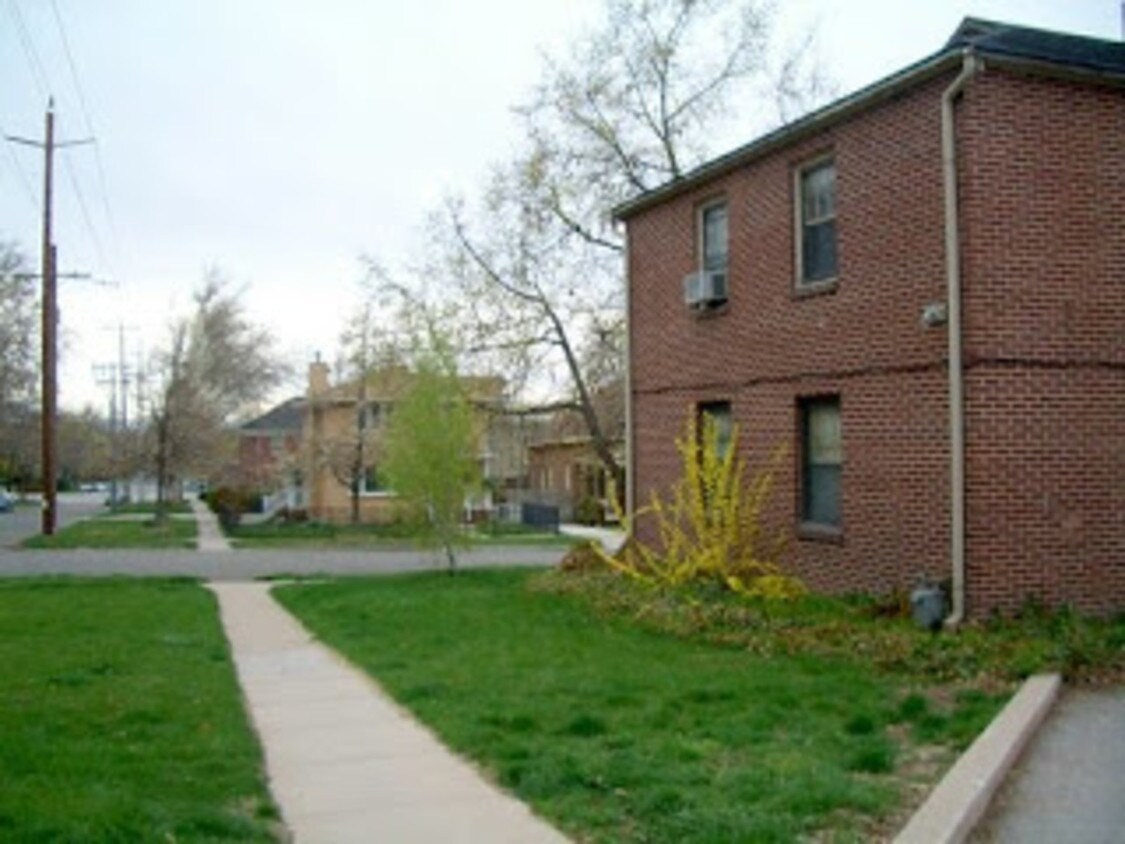 Primary Photo - 985 E 1st Ave