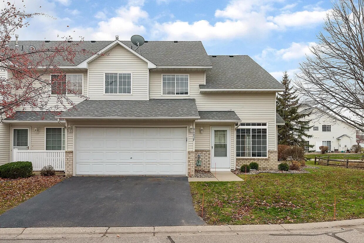 Foto principal - 8682 Quarry Ridge Ln