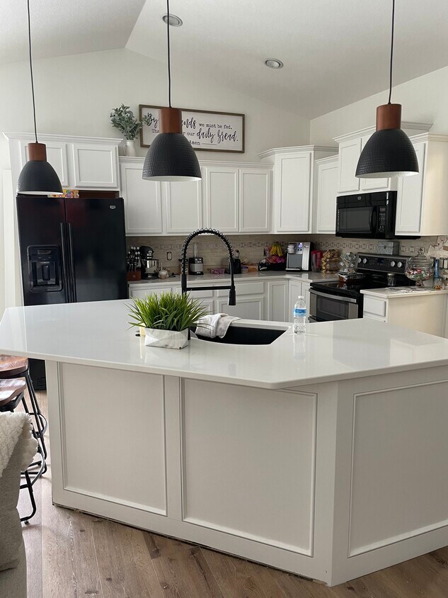 Primary Photo - 7408 Longboat Dr