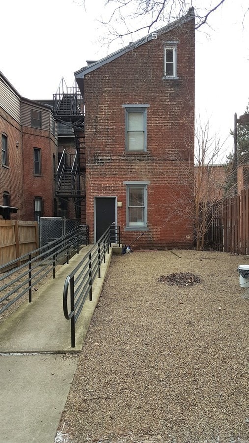 Building Photo - 1305 Allegheny Ave