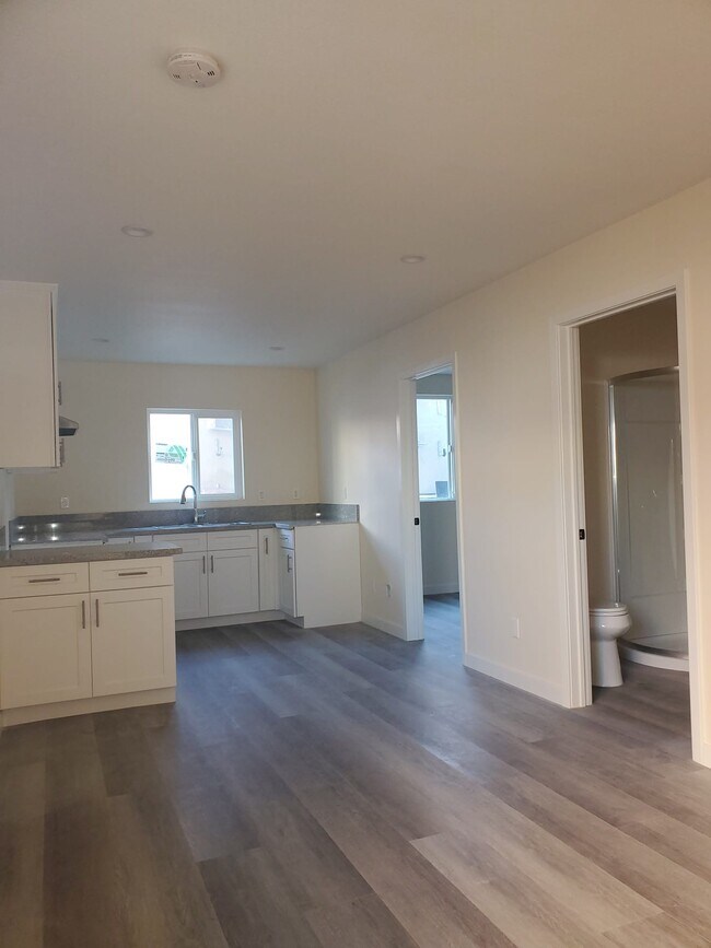 Building Photo - 2247-2244 S Cochran Ave