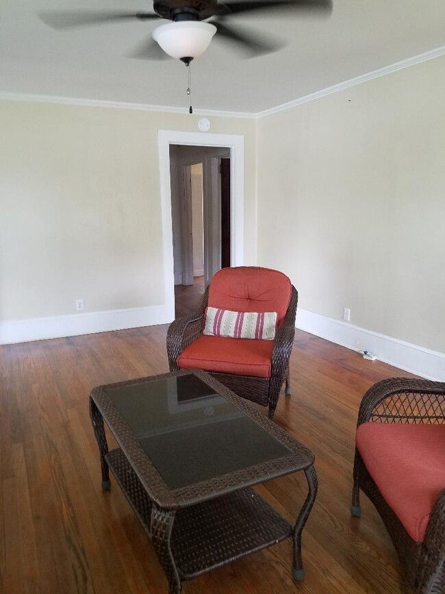 LIVING ROOM - 1639 Doggett Rd