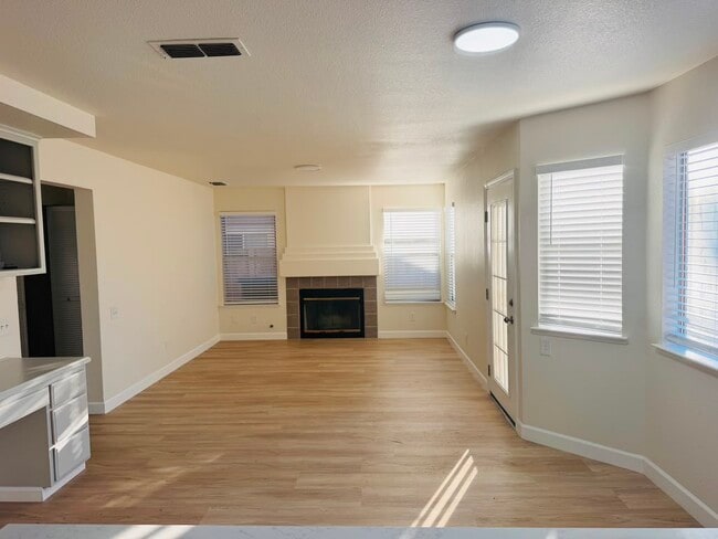 Building Photo - 4721 Mapleplain Ave