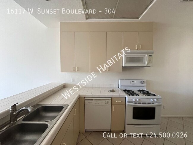 Building Photo - 16117 W Sunset Blvd