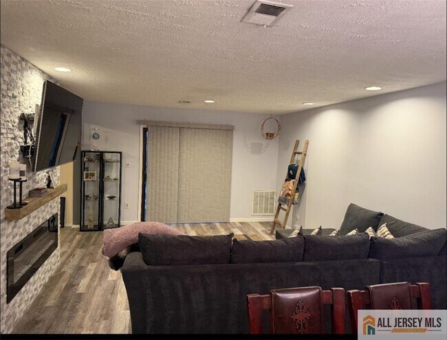 Foto del edificio - 306 Sharon Garden Ct