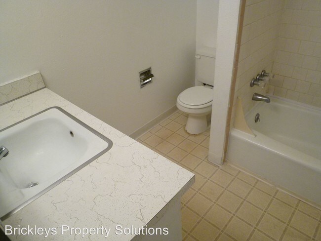 Building Photo - 536 Madeira Dr SE
