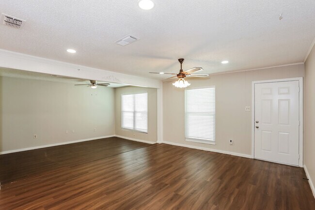 Foto del edificio - 441 NW Jayellen Ave